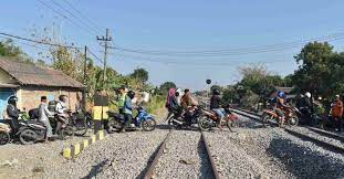 Kenapa landasan kereta api ada batu. Kenapa Bantalan Rel Kereta Api Dipenuhi Batu Kerikil