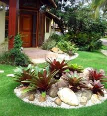 17 Small Front Yard Landscaping Ideas To Define Your Curb Appeal Small Front Yard Landscaping Front Yard Landscaping Design Rock Garden Landscaping What an inventive way to create some interest around a small tree in the garden!