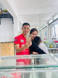 Sáng 25/3, hùng dũng chia sẻ hình ảnh chụp cùng vợ và bất ngờ tiết lộ thân thế của cô… đó là cây hài đến từ tuyên quang. Dmqs2haohx7odm