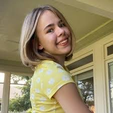 Kaylee Little's Instagram, Twitter & Facebook