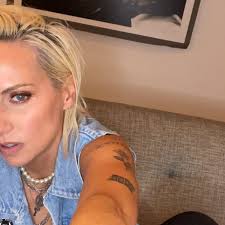 6M this year! 🤯 I'm so unbelievably grateful for you all! The way you  continue to love and appreciate my music gives me a reason to keep going  every day. 🥹 Thank