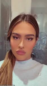 Amelia gray hamlin is an american actress, model, and instagram star who is known for being the daughter of actor harry hamlin and tv personality lisa rinna. Amelia Hamlin Shares Very Pouty Selfie After Showing Bruised Lips In Malibu With Scott Disick Culture Readsector