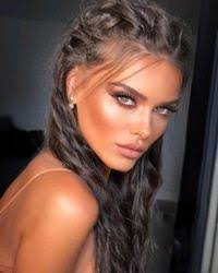 Tammy Menton's Instagram, Twitter & Facebook