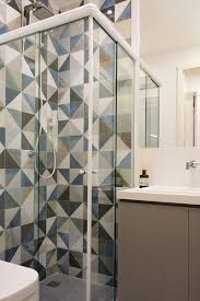 Decoracao De Apartamento Pequeno Banheiro Lavabo Armario Cinza Cuba Branca Azulejo Decorad Decoracao Banheiro Pequeno Banheiros Modernos Azuleijo Banheiro