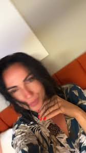 Myślisz, że kozaki nie są dla niskich kobiet? 😅 To mit, który odbiera nam  jeden z najbardziej kobiecych fasonów butów!🫣 Wiele niskich kobiet  rezygnuje z kozaków, bo boi się, że skrócą im