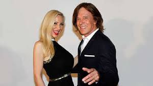 Mehr über das leben cobains, lesen sie in seiner biografie. Jurgen Drews Macht Mit Tochter Joelina Gemeinsame Sache