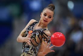 Дина аверина стала только серебряным призёром олимпийского турнира по художественной гимнастике в личном многоборье. Kak U Diny Averinoj Poyavilsya Kupalnik Povtoryayushij Rossijskij Gerb I Zachem Ona Pet Kofe