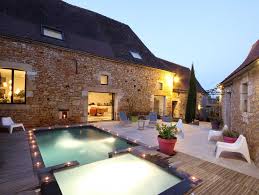 Dc345 imposante maison contemporaine de 480 m² sur 1,7 hectare proche de montignac lascaux, piscine 9,50x4,50m, secteur calme et recherché, grands volumes, deux grandes habitations en une maison. Gite Perigord Noir Dordogne Gites De Charme Avec Piscine