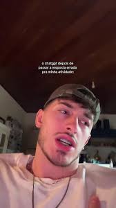 Robô engraçado querendo presentes