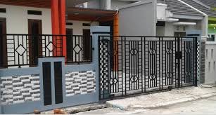 Desain yang satu ini memilih pagar yang tinggi karena rumahnya pun tinggi. Harga Pagar Minimalis Murah Info Jasa Pasang Pagar Karya Tukang