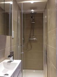 S Media Cache Ak0 Pinimg Com Originals 51 25 C3 5125c3c814108ccc5eb81275f5530aa0 Jpg Small Shower Room Ensuite Shower Room Small Narrow Bathroom