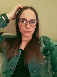 Anna Bledsoe's Instagram, Twitter & Facebook