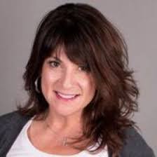 Kim Perrone's Instagram, Twitter & Facebook