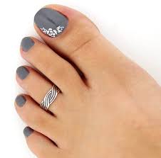 Manicura realizo diseño de uñas estilo frutillas con lunares. Unas Decoradas Para El Pie En Gris Toenails Unasdelpie Unasdecoradas Nailart Unas Decoraciondeun Disenos De Unas Pies Unas Marrones Unas Cuadradas Cortas