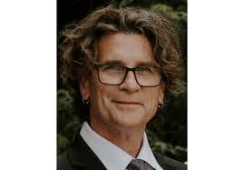 Elizabeth Cupp's Instagram, Twitter & Facebook