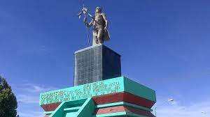 Estatua De Cuauhtemoc Ciudad Cuauhtemoc Chihuahua Mexico Estatuas Chihuahua Ciudades