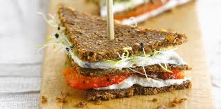Sandwich Vegetarien Au Fromage Frais Germes Et Tomates Sechees Recette Sandwich Sandwich Vegetarien Meilleur Recette