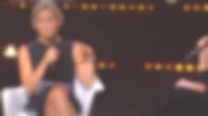 Elle n'a pas eu à se battre pour ça, même si stéphane bern a bien été pressenti un temps, en août. La Robe Noire Droite A Design Drape De Anne Sophie Lapix Dans Le Grand Echiquier Spotern