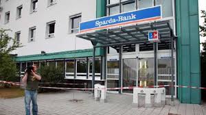 Sponsor bei den eintrittskarten für die seniorenspiele der saison 2019/2020. Funf Manner Stehlen Geldautomaten Waldau