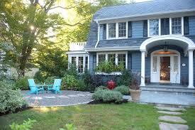 10 Friendly Front-Yard Seating Ideas