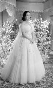 ما «شفرة» الأسطورة ليلى مراد؟ ممكن أن تجد الإجابة فى تلك الواقعة، حيث إن فى الإذاعة تسجيلا نادرا تمتزج فيه أصوات ليلى وعبدالحليم ومنير مراد وآخرين لم أستطع التيقن. Classigram A Twitter Ù„ÙŠÙ„Ù‰ Ù…Ø±Ø§Ø¯ Ø¨ÙØ³ØªØ§Ù† Ù…Ù† ØªØµÙ…ÙŠÙ… Coco Chanel Ø§ØªØµÙ…Ù… Ù…Ø®ØµÙˆØµ Ù„ÙŠÙ‡Ø§ Ø¹Ø§Ù… 1951