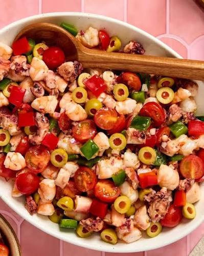 This light and zesty Salpicón de Mariscos 🐙🥗😋 is made for sunshine days.  It's perfect to serve as bite-sized appetizers, or as part of a  Spanish-style tapas spread. Comment MARISCOS below to