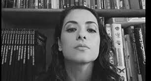 Ana Saavedra: La poesía ante todo es un arte que merece respeto.