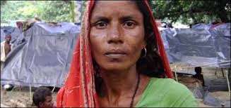 Asha Devi is among those who fled the floods - she paid $5 for a lift on a tractor - _44974906_asha_devi