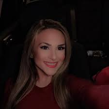 Pioneer Woman Sausage Gravy Ingredients 1 pound Mild breakfast sausage ½  tsp garlic powder Salt and pepper to taste 3 cups milk ⅓ cup of all purpose  flour Homemade or store bought