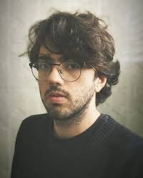 Segue selfie no banheiro.