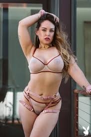 Sophia Grey Curvy Naked Model