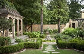 European Chic In American Garden Outdoortheme Com French Garden Design Beautiful Backyards Backyard Garden Layout
