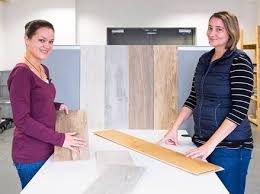 Es ist nicht notwendig, alle ihre sitze in richtung des fernsehers im wohnzimmer zu stellen. Echtholz Parkett Vs Fliesen In Holzoptik Jonastone