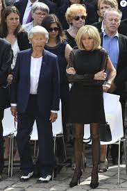 Les parents de simone veil, andré et yvonne, en avril 1929, deux ans après sa naissance.l'icône française disait de sa mère yvonne jacob, femme au foyer à la grâce hors norme, décédée au. La Famille Et Les Proches Brigitte Macron Trogneux Hommage National A Simone Veil Femme Politique Et Rescapee De La Shoah Dans La Cour D Honneur Des Inva Purepeople