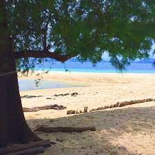 Datang ke pantai jogan adalah pilihan yang paling tepat. Tepi Pantai Saronde Indah Untuk Bersantai Picture Of Saronde Island Gorontalo Tripadvisor