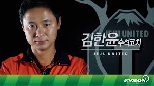 HLV Kim Han-yoon được xem là hung thần sân cỏ