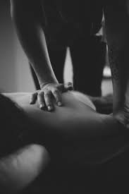 Kylie page a le corps tout huilé pour la baise. Les Salons De Massage Erotiques Sexologue De Quebec
