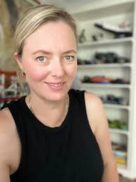 Hi everyone. I'm a coach, and have a certificate in gut health and weight  loss management, 🌼 I have a Facebook group with over 450k members, which  is FREE to join 🤩