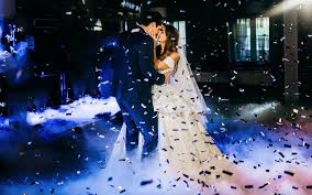 E la musica per il video di matrimonio deve seguire la stessa logica. Il Primo Ballo Degli Sposi Le 10 Canzoni Piu Romantiche Di Sempre Citta Delle Mamme