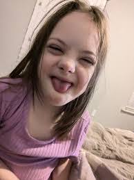 Amanda Shinall's Instagram, Twitter & Facebook