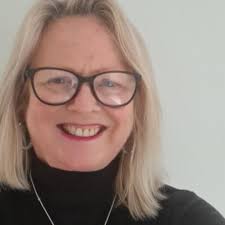 Roslyn Cameron's Instagram, Twitter & Facebook