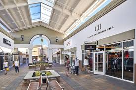 Today, the center is the state's largest outdoor outlet shopping mall and has over 180 iconic brands and designer names to shop at. Burberry Outlet San Francisco Buy Clothes Shoes Online