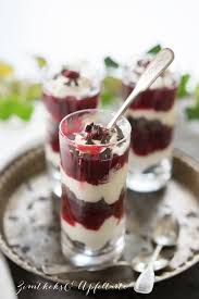 Das tolle an desserts im glas ist, dass sie mit wenig aufwand zubereitet werden können. Schwarzwalder Kirsch Dessert Im Glas Schnell Und Lecker