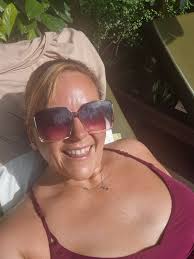 Last morning here, so chill by the pool taking in the glorious sunshine  before heading back to Kate in Phomn Penh. 🥰 If anyone ever comes to Siem  Reap I 100% recommend