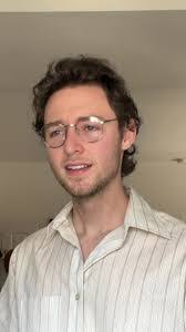 Aaron Burns's Instagram, Twitter & Facebook