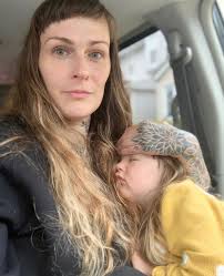 Lindsey Bliss's Instagram, Twitter & Facebook