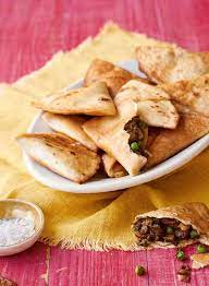 Nadiya Hussain S Easy Aromatic Meat Samosas Recipe Recipe Indian Food Recipes Recipes Food