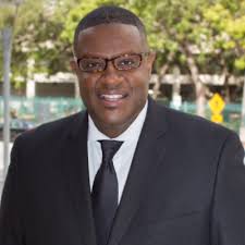 Congratulations to Kiaundra Kilpatrick who received her "Whitecoat"  recently from Loyola University Chicago's Stritch School of Medicine 🩺🥼! 