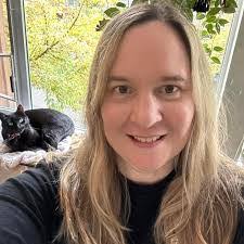 Julie Roark's Instagram, Twitter & Facebook