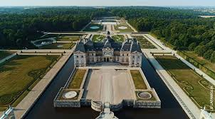 Un crime sanglant vient d'être commis lors de la fête annuelle donnée au château de la rochefoucauld situé à quelques kilomètres d'angoulême. Vendredi 25 Decembre 19 10 Les Secrets Du Chateau De Vaux Le Vicomte Histoire